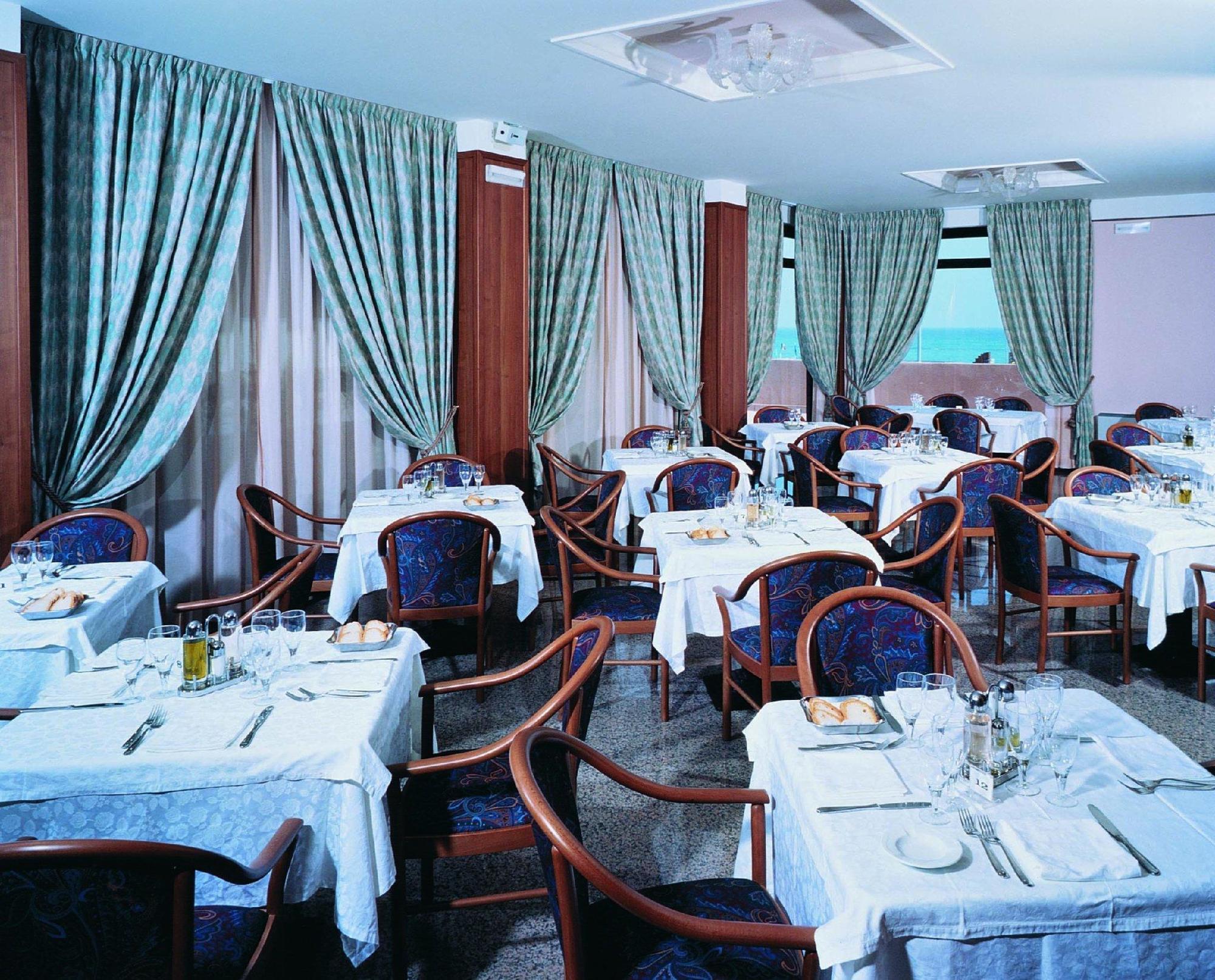 Hotel Rossini Пезаро Ресторан фото
