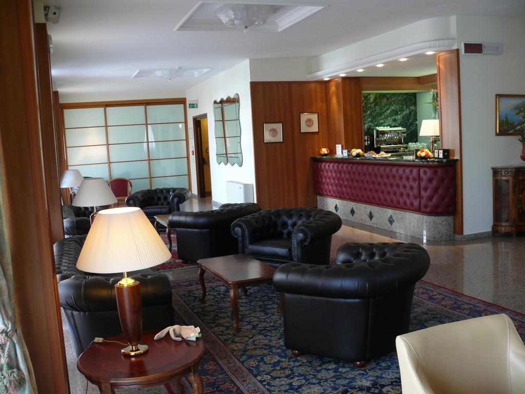 Hotel Rossini Пезаро Екстер'єр фото